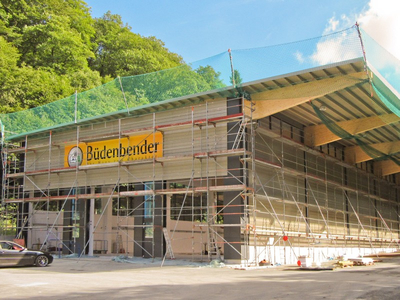 Neue Halle beim Richtfest